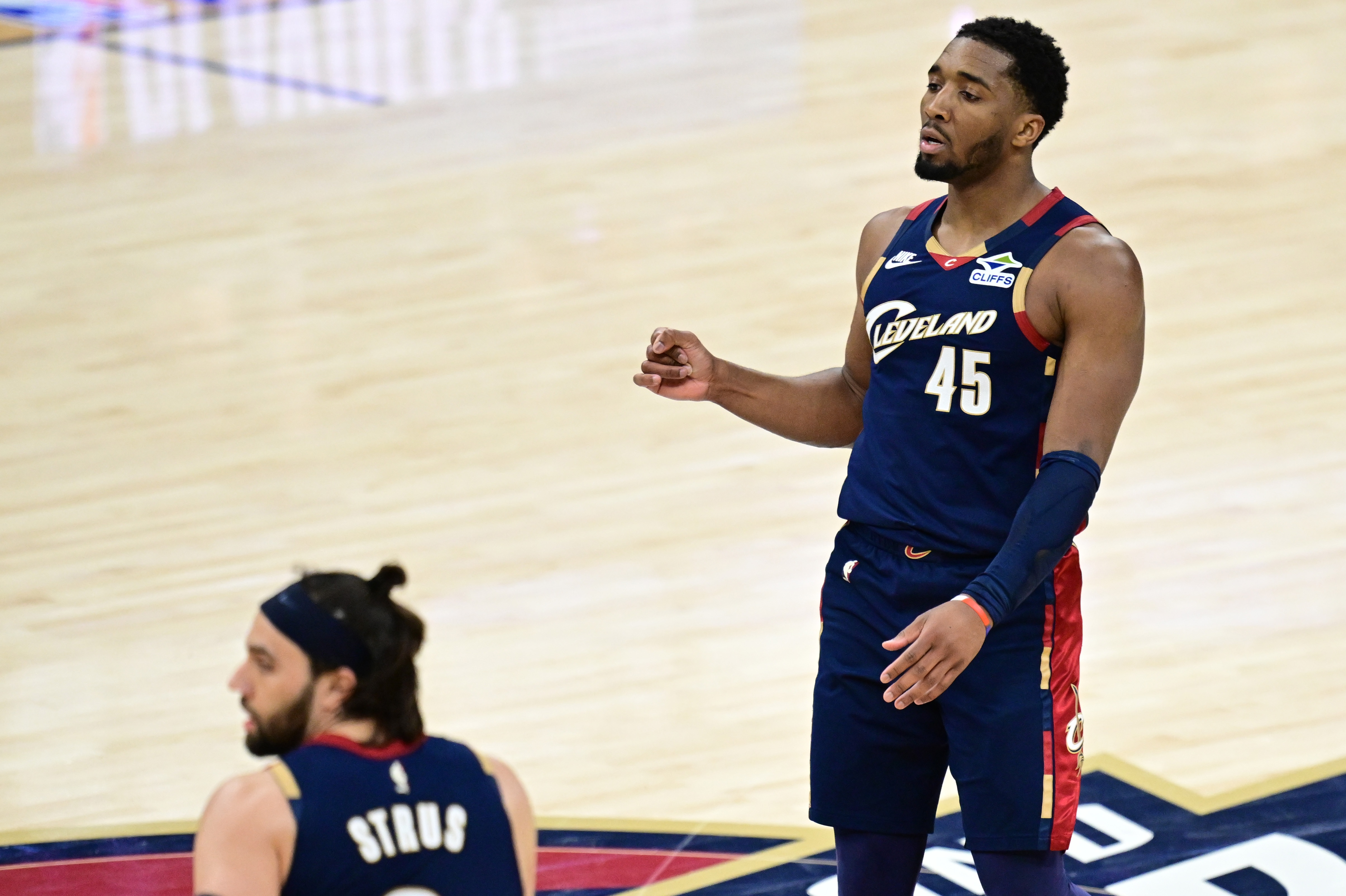 【体育世界】8次40+！米切尔季后赛生涯至今40+场次已超NBA历史99.7%的球员(图1)