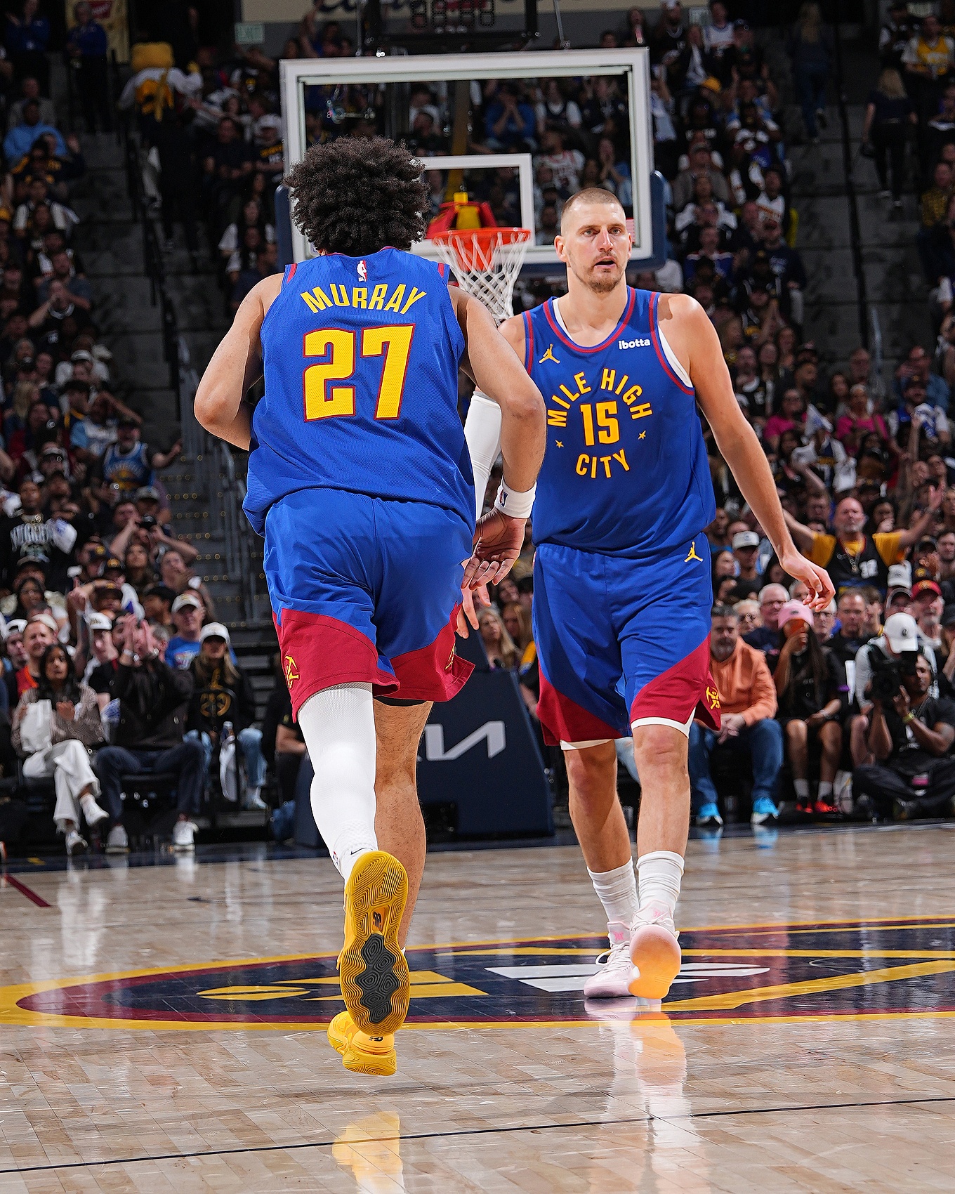 [掘金]群狼消耗！穆雷43分钟约老师40分钟 瓦兰只给3分钟短轮换累垮掘金(图2)