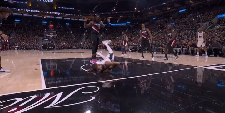 [实时播报]Shams：文班进入脑震荡保护协议！将缺席G2剩余比赛！⬆️(图3)