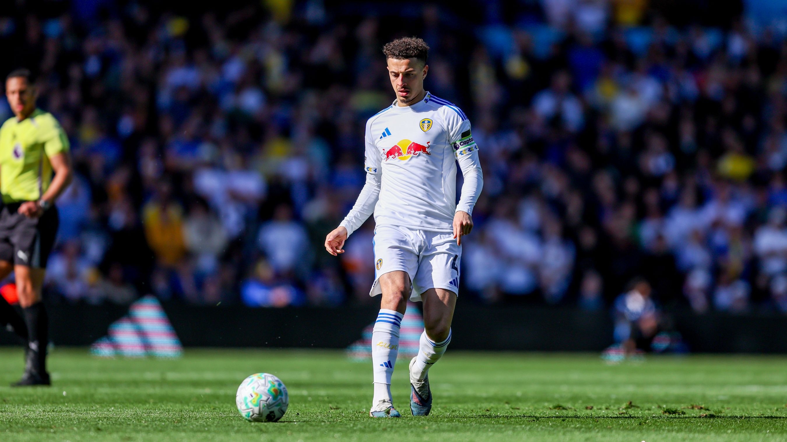 舍伍德：阿姆帕杜年纪轻轻已成领袖球员，曼联应尝试签下他