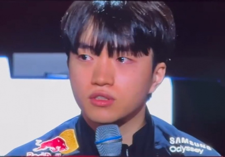 Keria含泪谈与T1续约三年：相信与T1走下去一定能实现梦想与目标