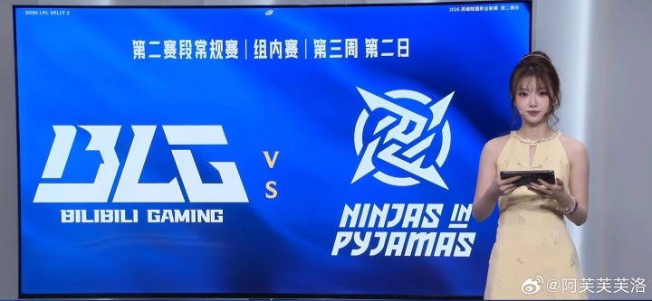 宝宝别哭！美女主持阿芙晒照：蛋黄长裙妖娆面庞惹人怜爱