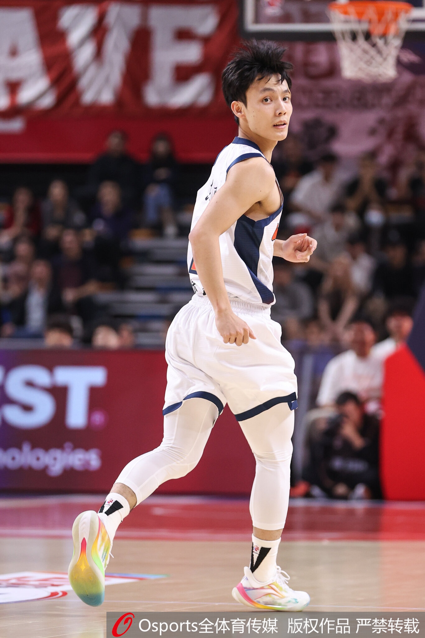 关键抛投很稳！徐杰8中3拿到7分1板4助1断 正负值+17并列最高