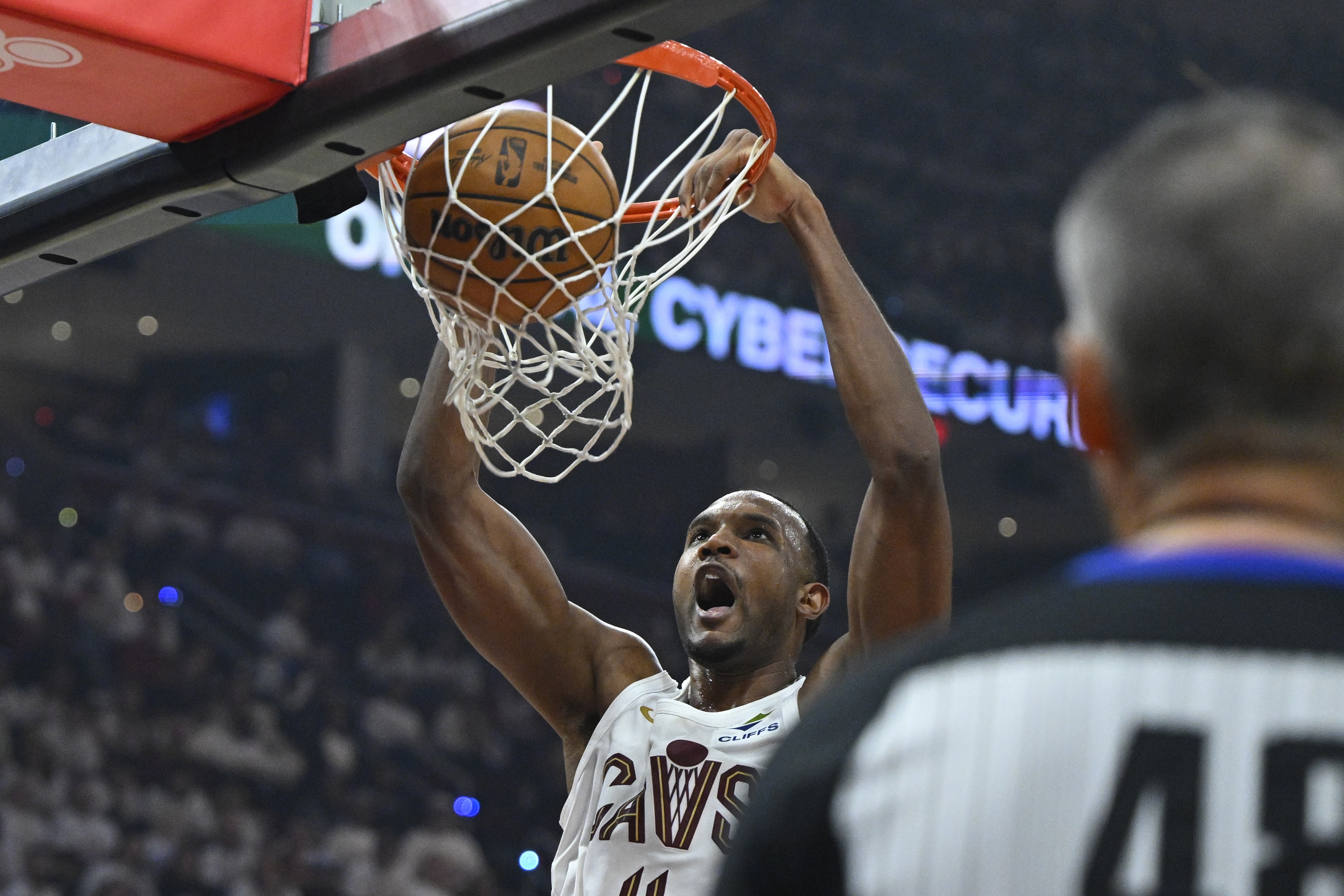 阿特金森：莫布里现在处于很好的进攻节奏中 会关注他的挡拆战术