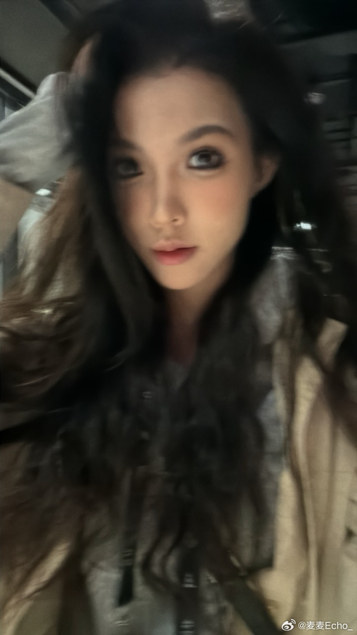 【万博电竞】无畏契约女主持人麦麦晒照：今天在外场当了回暮蝶~