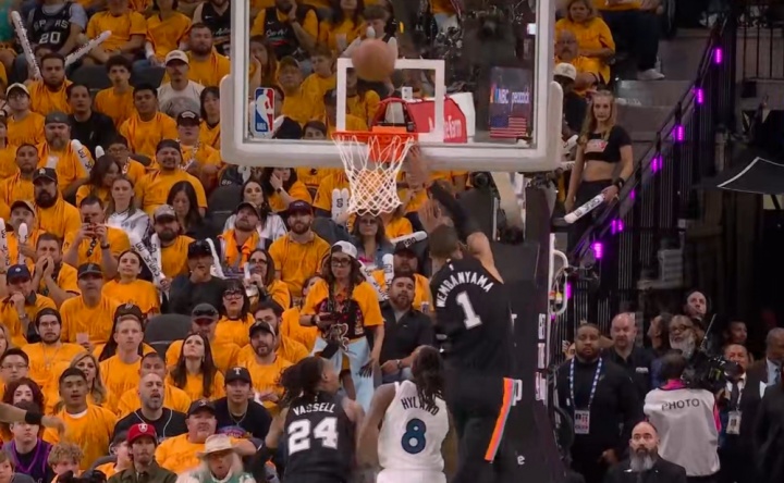 见证历史！文班扇出本场第10帽！追平NBA季后赛历史纪录！