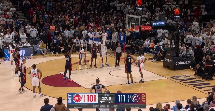 【记者观察】天神下凡 闪耀全场！米切尔2罚1中下半场爆砍39分平NBA历史纪录！(图2)