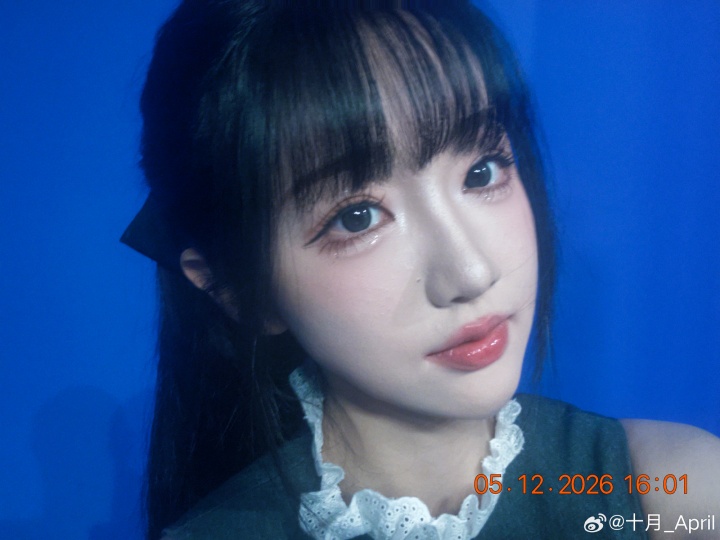 互动女主持人十月晒照：“弹幕说穿得像个羽毛球是什么意思~”【球盟会】