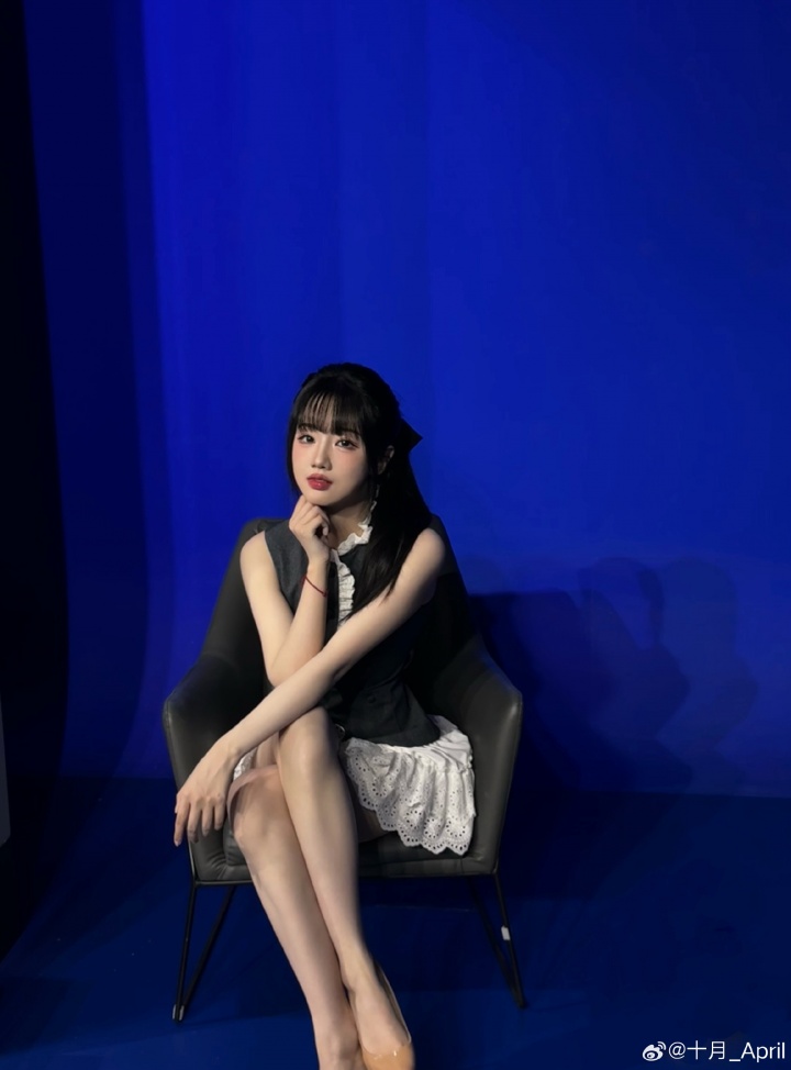 互动女主持人十月晒照：“弹幕说穿得像个羽毛球是什么意思~”【球盟会】