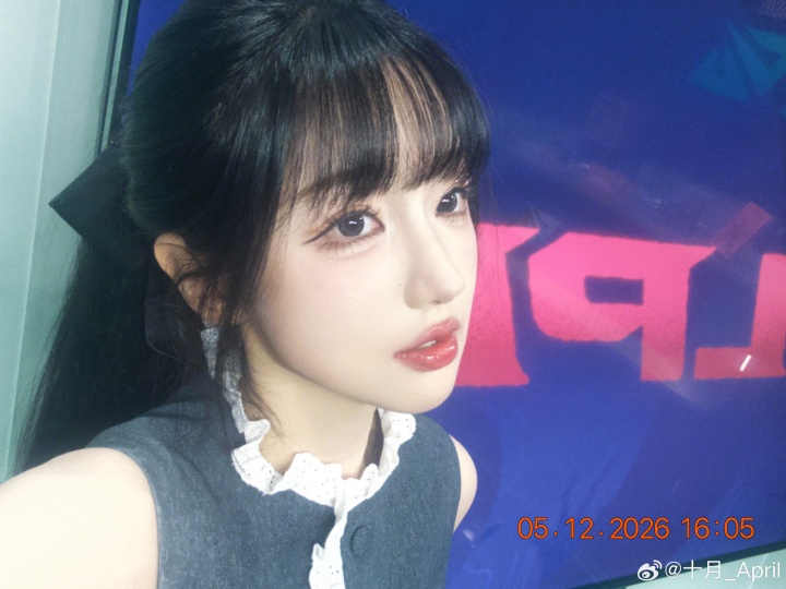 互动女主持人十月晒照：“弹幕说穿得像个羽毛球是什么意思~”【球盟会】