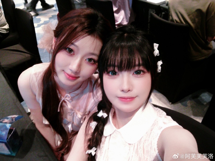 【蜗牛电竞】LPL互动女主持人阿芙晒照:在西安~西西的安~