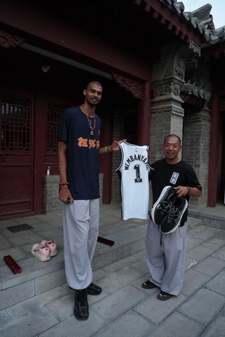 文班少林师傅：恭喜马刺祝贺文班！制心一处无事不办！总决赛加油