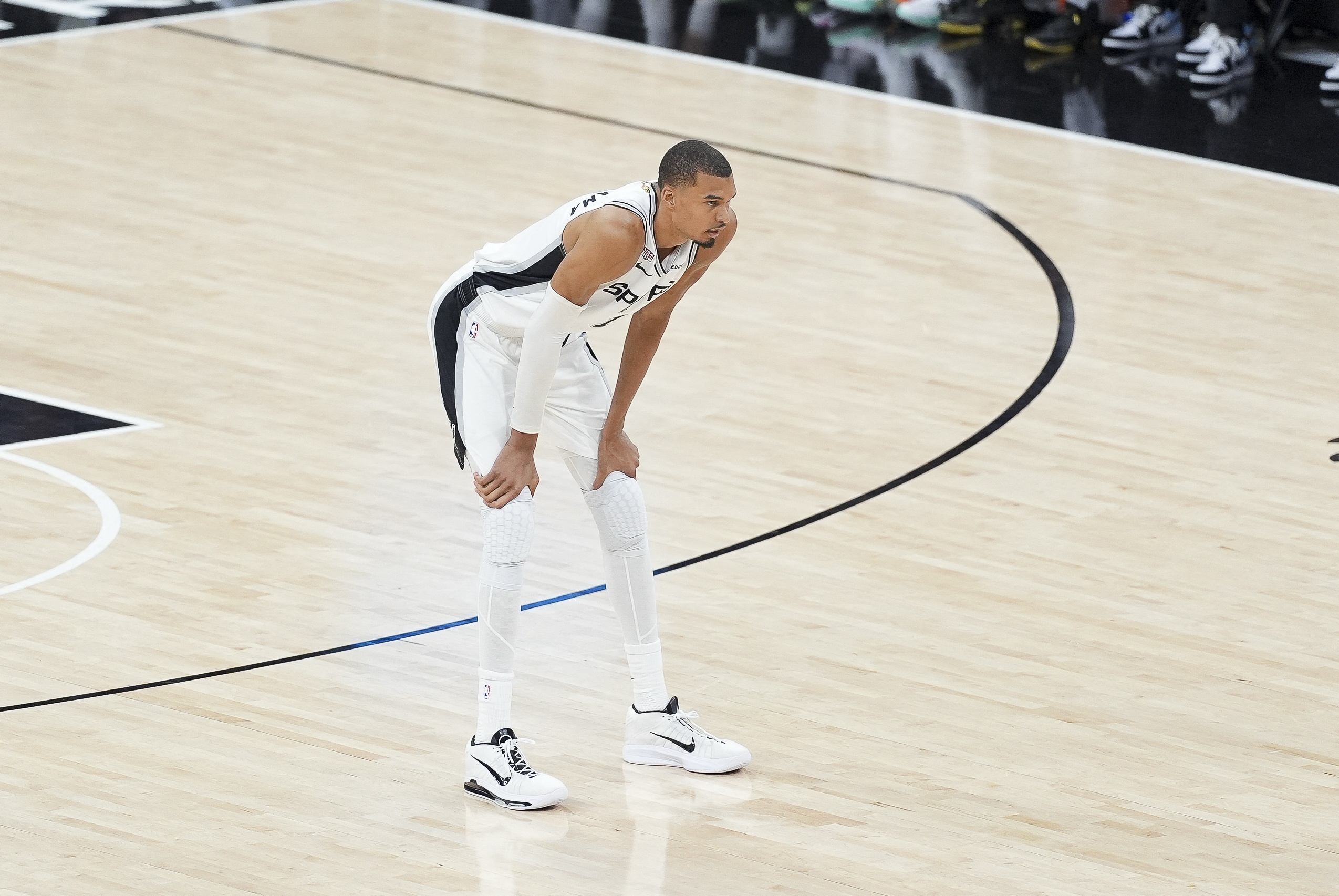 Windhorst：若文班亚马G3拼命打马刺还有戏 今天他只拼了下半场