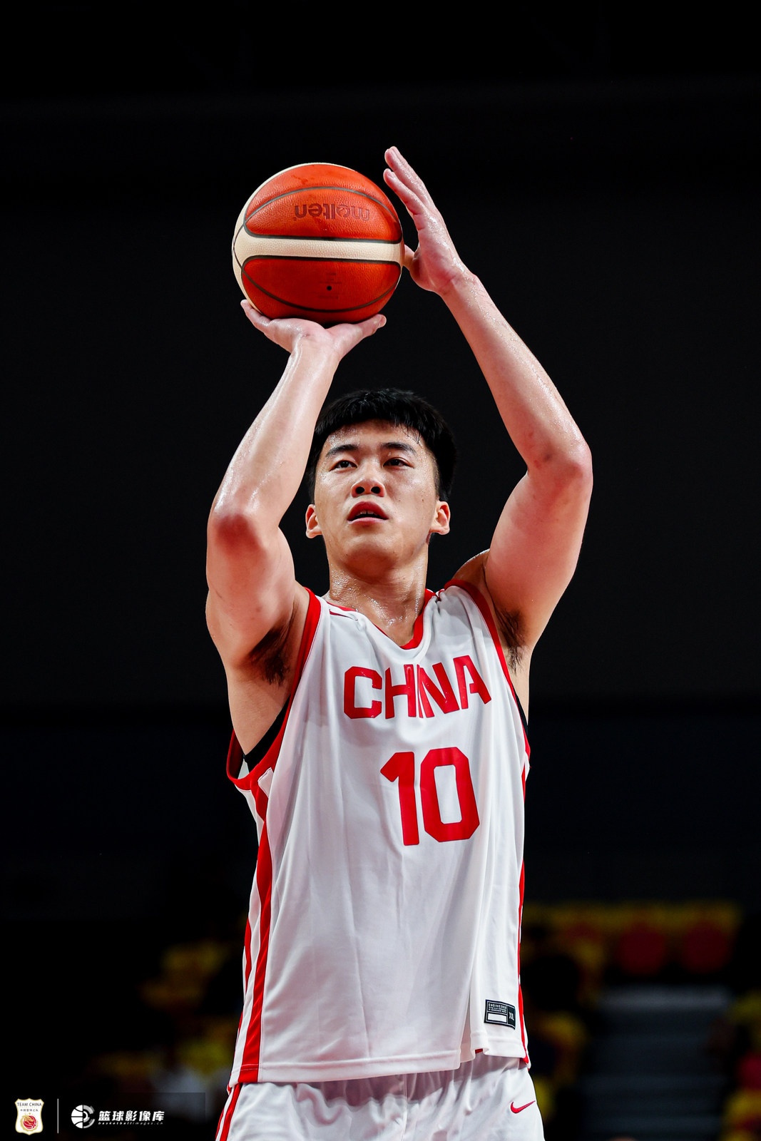 王俊杰仍然是大前锋位置的高效球员 有机会就进攻 对抗能力强