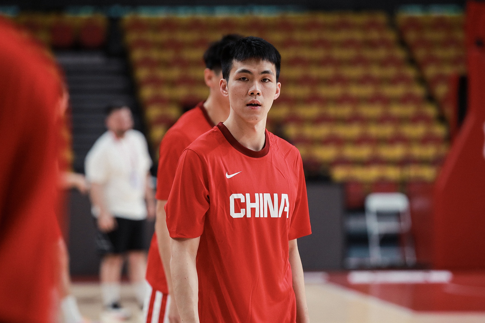 媒体人：高诗岩创造机会和组织能力不如庞峥麟 前者的位置危险了