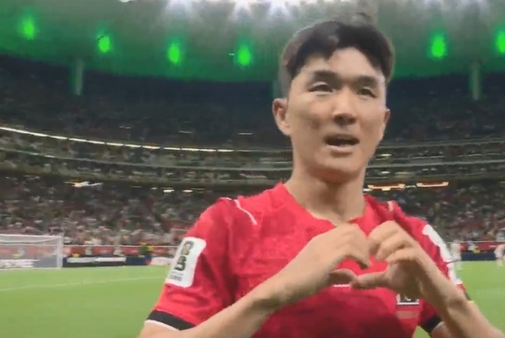 黄仁范晃过门将破门，韩国1-1扳平捷克！