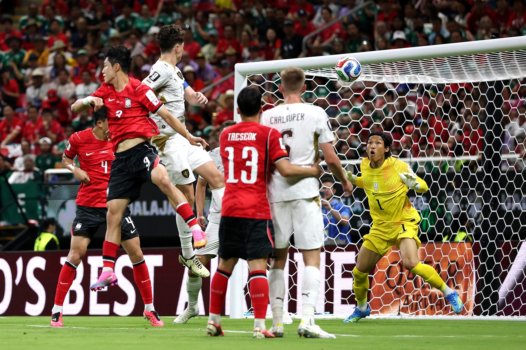 捷克1-0韩国！克雷伊奇头球打破僵局，捷克本场首次射正即进球