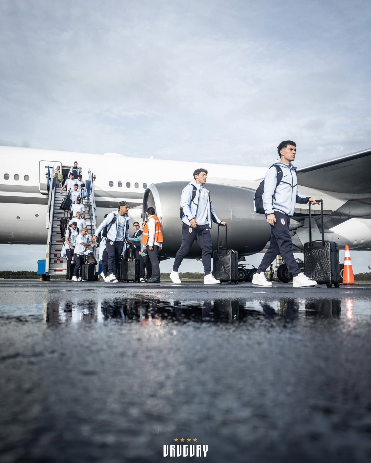 离首战不到1天！因国际足联没提供许可，乌拉圭航班被推迟4个小时