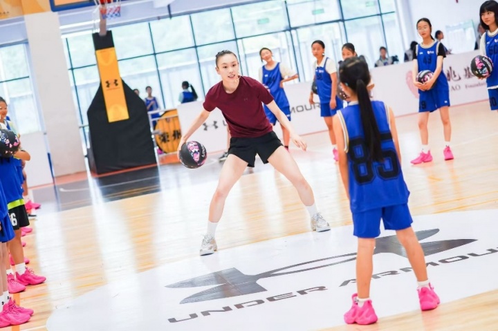 【值得一看】安德玛携手姚基金升级“篮球无界”公益 推动乡村女生篮球发展(图3)