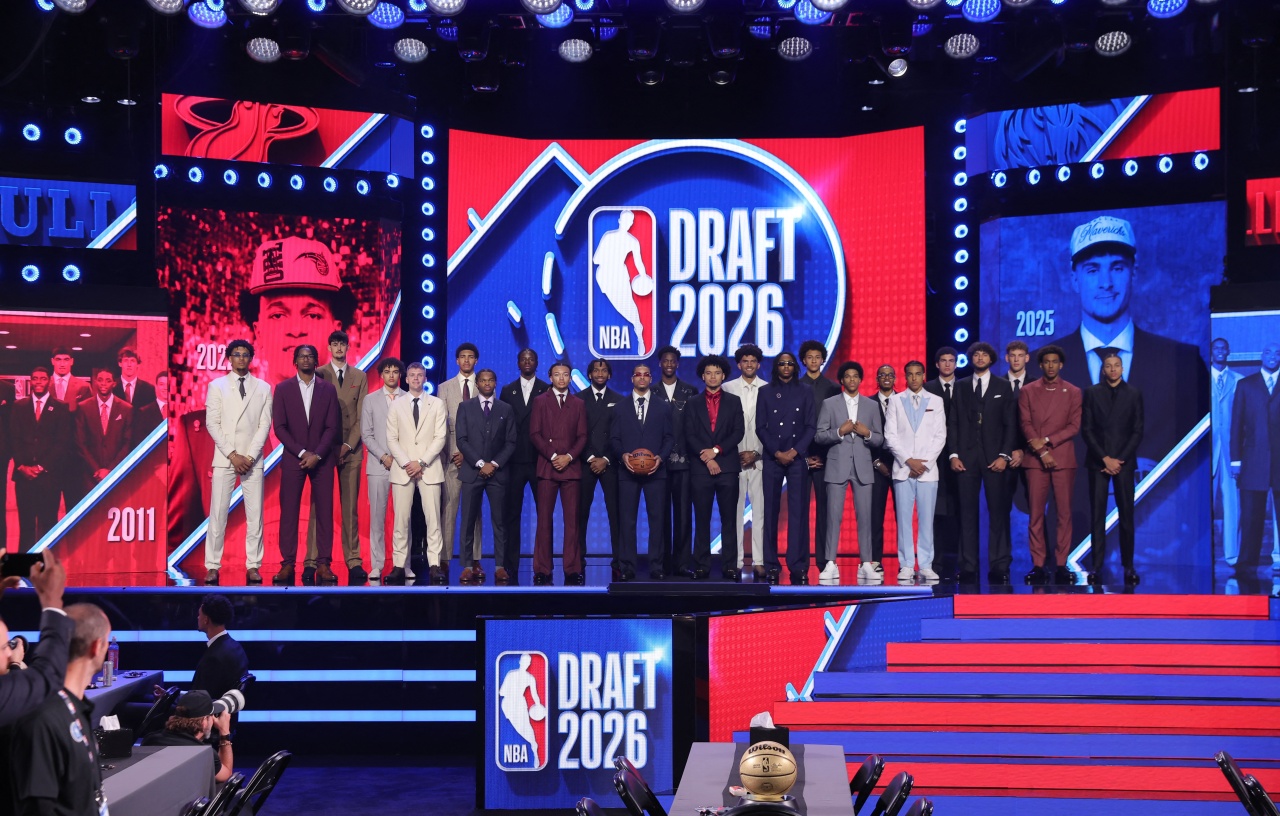 NBA选秀首轮:迪班萨状元 布泽尔探花 独行侠大跳选 湖人选弹簧人 NBA选秀首轮:迪班萨状元 布泽尔探花 独行侠大跳选 湖人选弹簧人