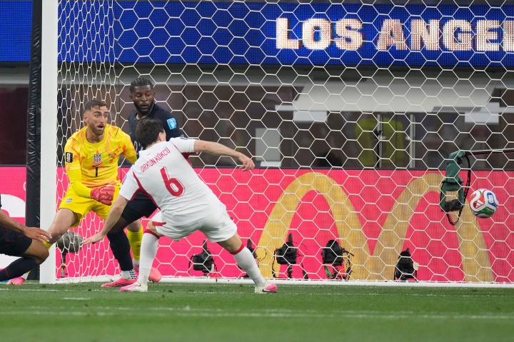 土耳其2-1反超美国！土耳其踢出流畅配合，柯克曲破门