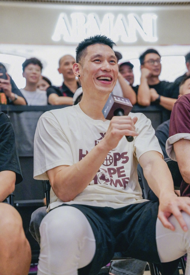 【篮球】林书豪现身厦门开启球迷见面会 出席特步新店开业并助阵3V3篮球赛(图4)