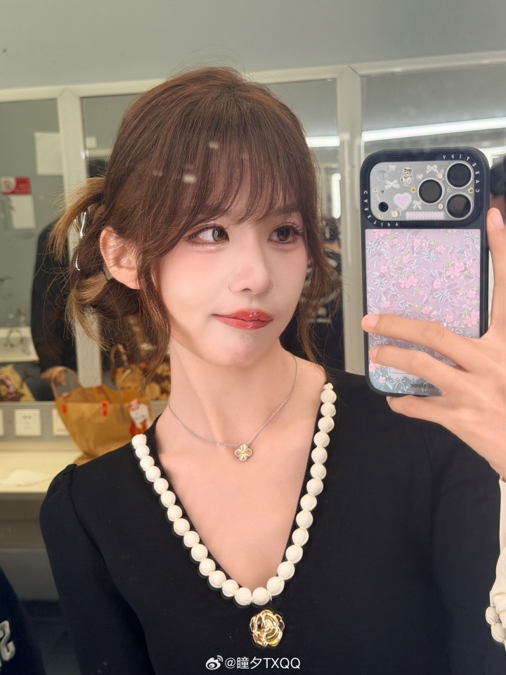 【QY球友会】葵式小香风～LPL女解说瞳夕晒照：温柔葵(๑¯◡¯๑)