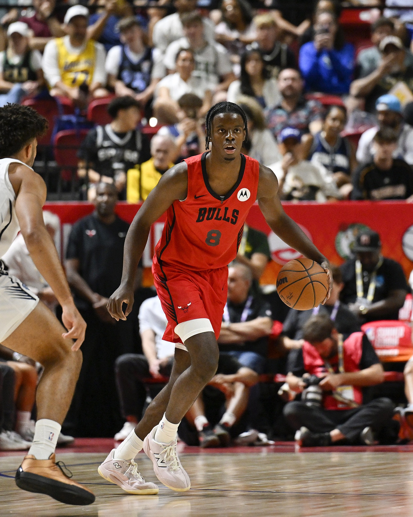 解说：威尔逊大多在明显干扰下出手 在NBA也是平均线上的投篮难度