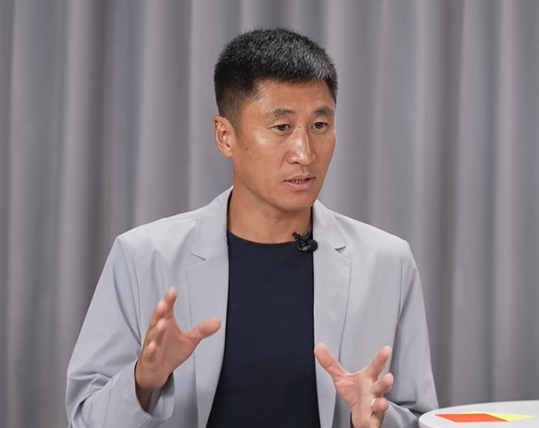 马宁：国际足联赛前会有专门的人帮我们分析技战术，队员特点等
