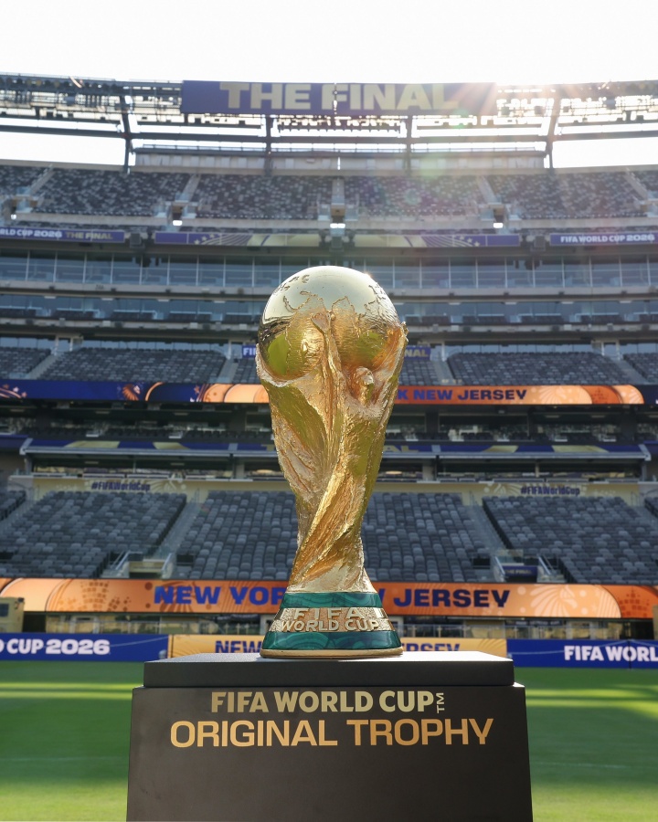明晨三点决战!FIFA官方晒照:大力神杯已送达大都会人寿体育场!