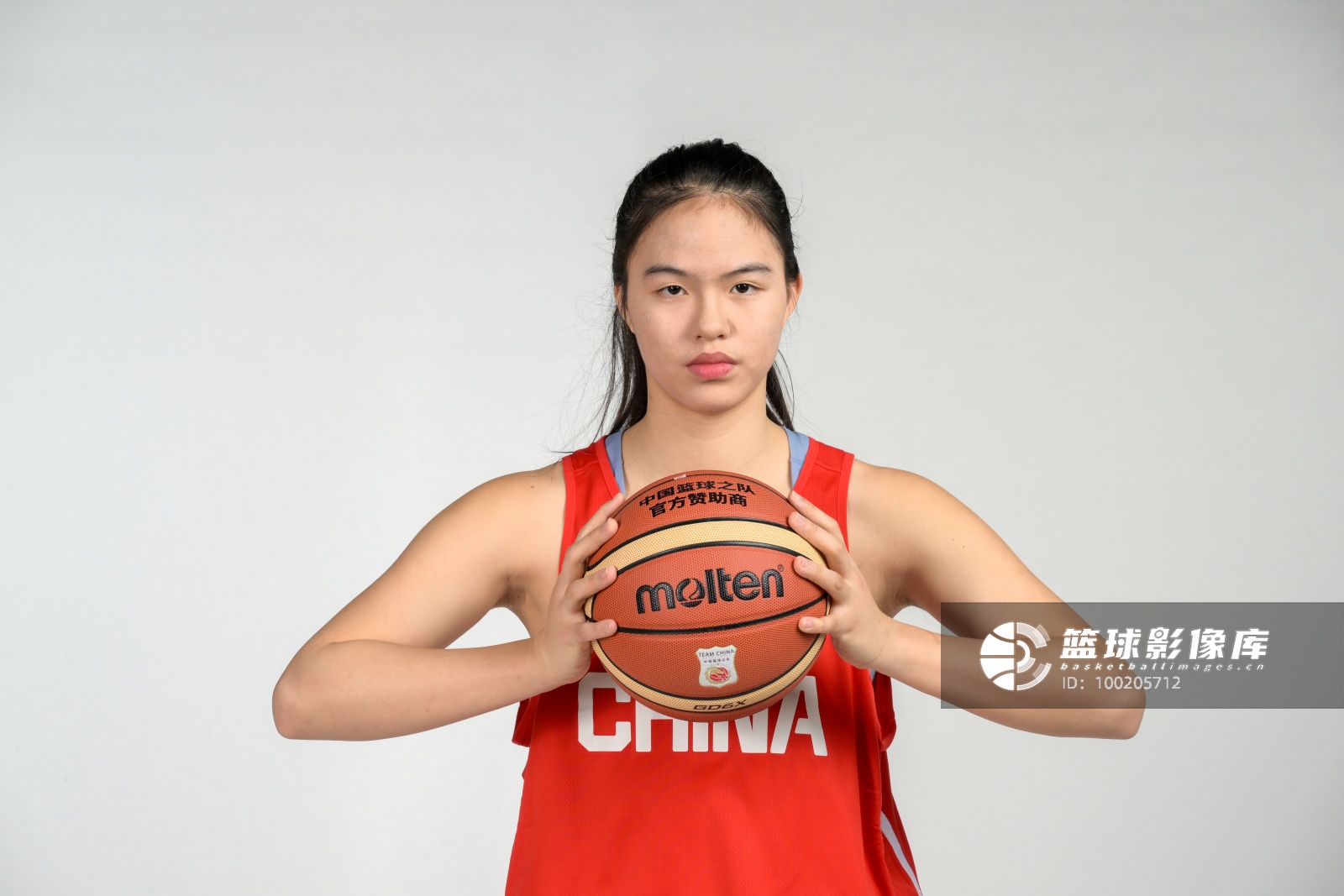 替补很积极!吴梦婕7中4拿下11分8板&5前场板 5次犯规