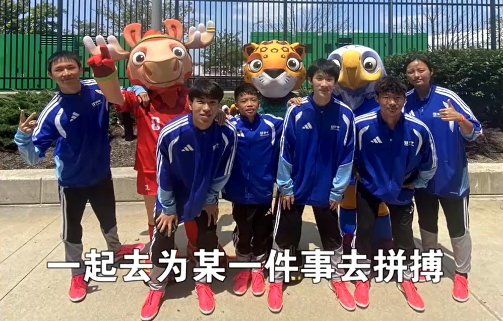 6名中国护旗少年亮相世界杯决赛赛场,实现从小怀揣的足球梦想