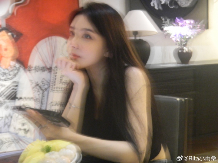 美到模糊!LPL解说Rita晒照:夏日水果榴莲和山竹 图压根发不完啊