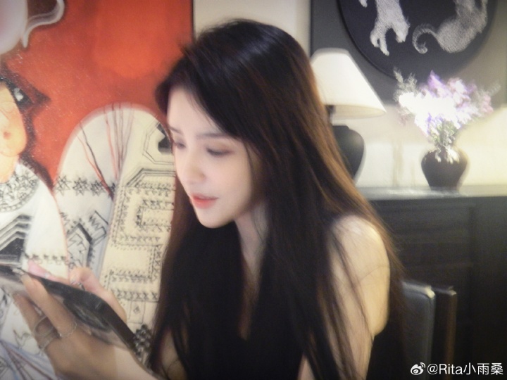 美到模糊!LPL解说Rita晒照:夏日水果榴莲和山竹 图压根发不完啊