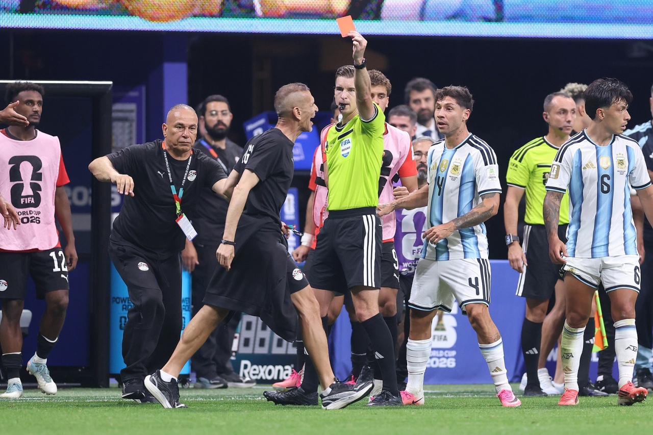 对阵阿根廷抗议判罚染红!埃及媒体:埃及门将教练被FIFA禁赛2场