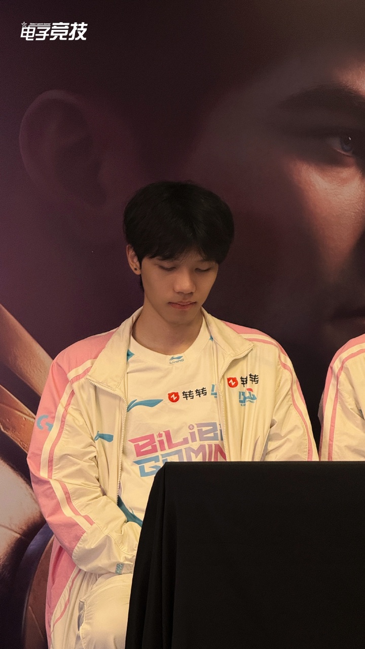 难掩悲伤!赛后群访环节Viper与On表情凝重
