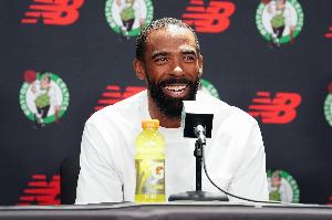 康利谈客串教练安排轮换：比想象中难 全凭临场感觉