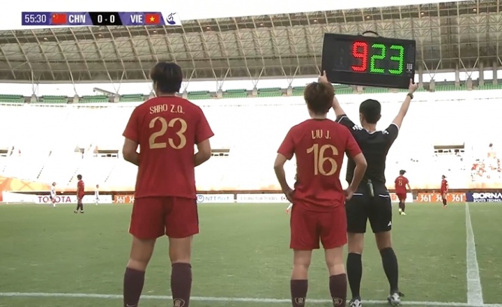 大中锋来了!比赛第56分钟,邵子钦替补登场换下乌日古木拉