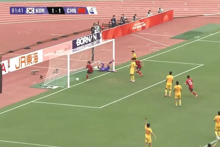 【最新速递】后点漏人!U23国足1-2落后韩国,裴峻浩无人盯防头球抢点➡️破门(图2) 【最新速递】后点漏人!U23国足1-2落后韩国,裴峻浩无人盯防头球抢点➡️破门(图2)