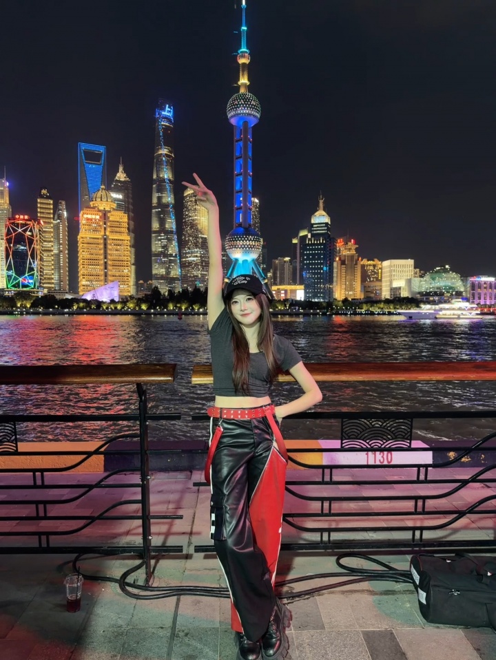 LPL女主持骆歆晒照:我要回去猛练瓦技术,明年解说杯直接秀肌肉【球盟会】