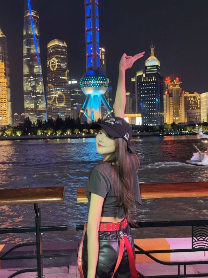 LPL女主持骆歆晒照:我要回去猛练瓦技术,明年解说杯直接秀肌肉【球盟会】