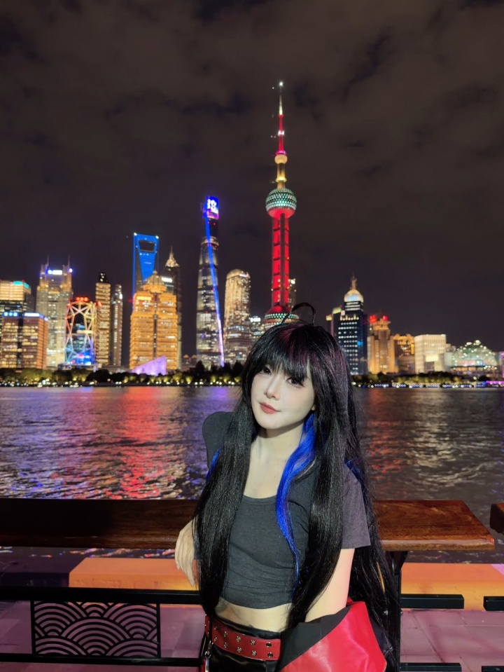 LPL女主持骆歆晒照:我要回去猛练瓦技术,明年解说杯直接秀肌肉【球盟会】