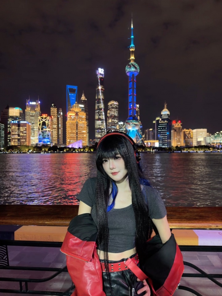 LPL女主持骆歆晒照:我要回去猛练瓦技术,明年解说杯直接秀肌肉【球盟会】