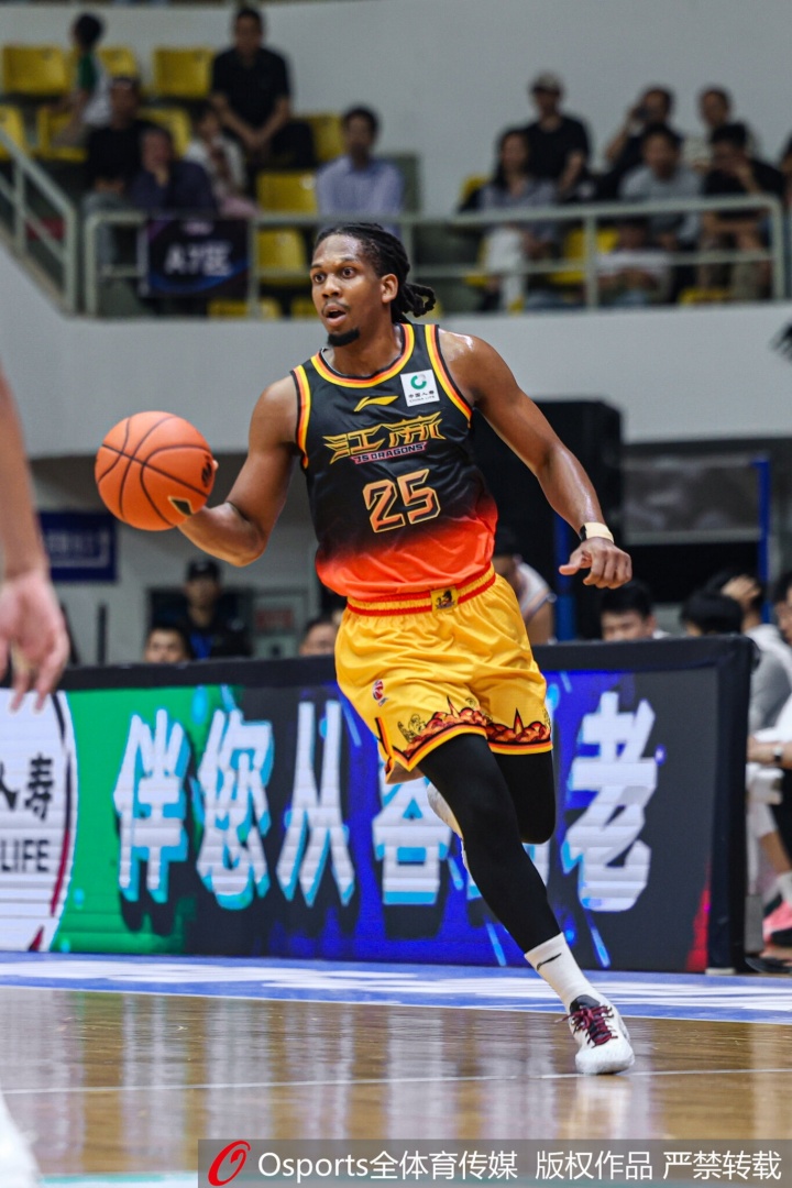 效率极差！卡德雷·格雷17中4&三分7中1拿到13分6板3助1断
