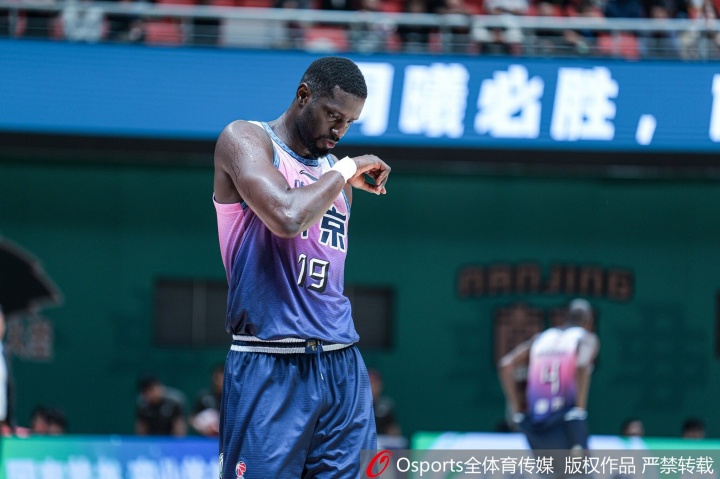 无力回天！尤素法·法尔21中13空砍32分11板 罚球9中6