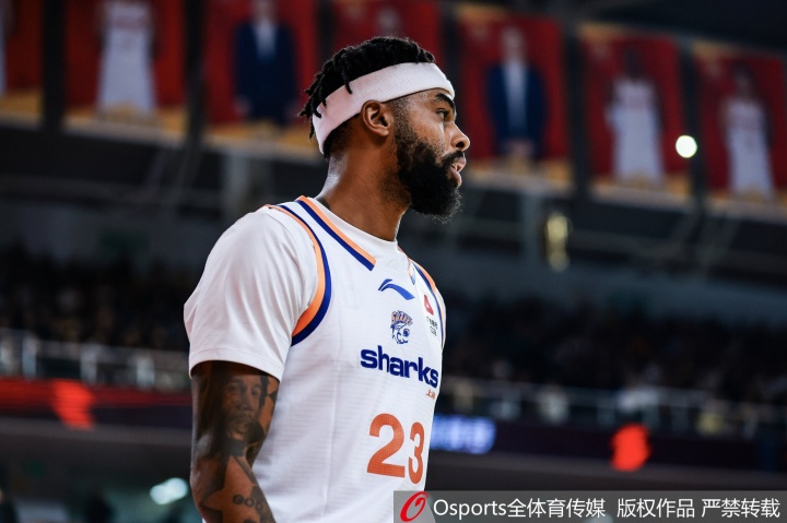 整体比较轻松！拉塞尔半场6中3&三分3中1拿到9分2板5助