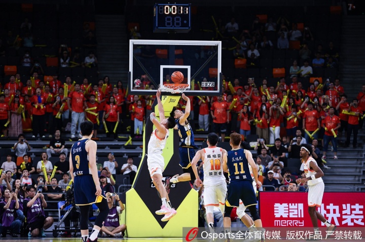 媒体人：崔永熙给本土球员证明了 关键时刻靠自己也能决定比赛