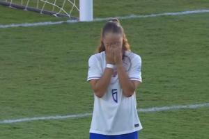 U17女足赛后喜极而泣庆祝！马晓旭长舒一口气 法国众将遗憾落泪