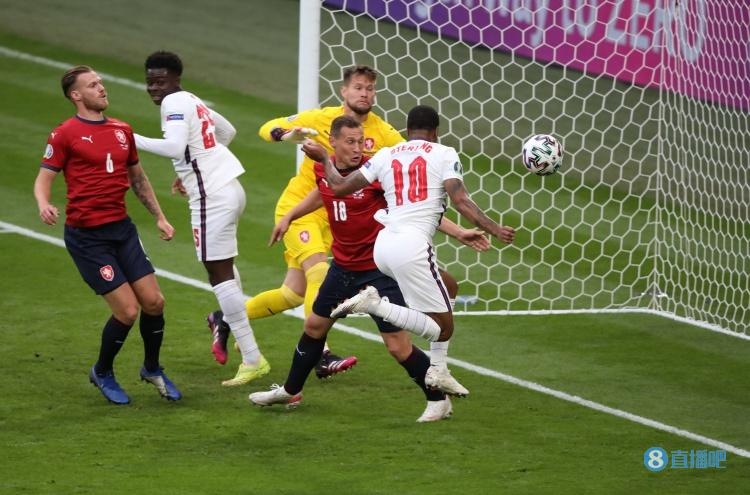 半场-斯特林中柱+头球破门 英格兰1-0领先捷克