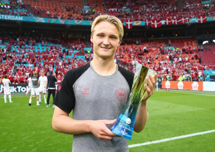 官方：多尔贝里梅开二度，当选全场最佳